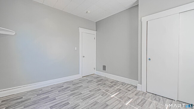 Building Photo - 88 William St