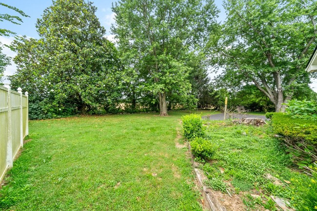 Building Photo - 4 Bedroom Country Style Home For Rent!