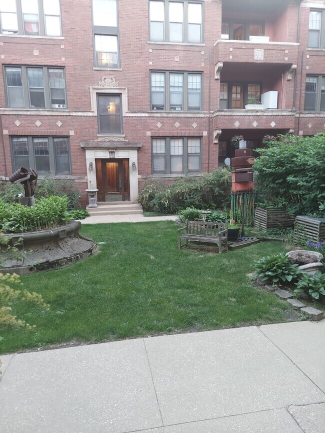 Building Photo - 1134 W Pratt Blvd