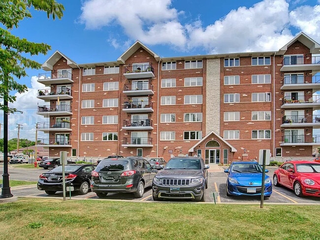 Building Photo - 8010 Riverwalk Dr