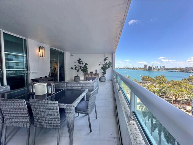 Building Photo - 1800 N Bayshore Dr