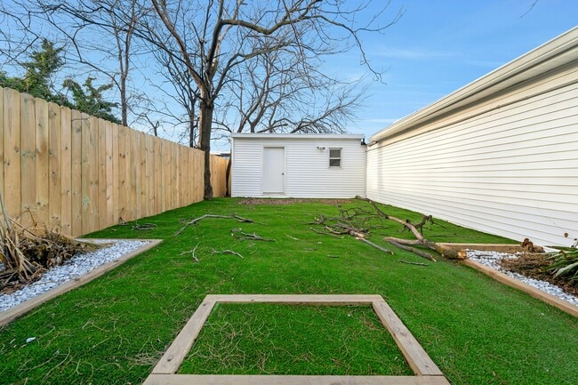 Building Photo - 171 Van Horne St