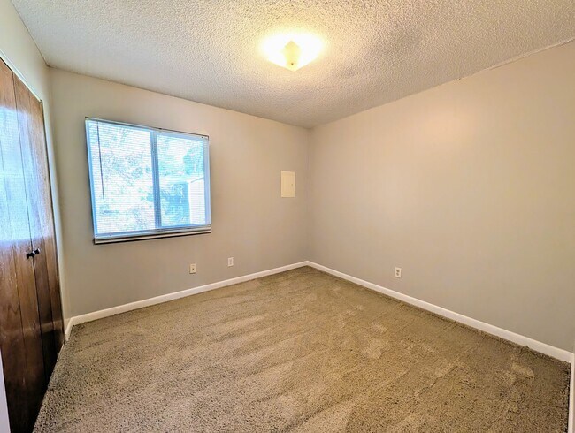 Building Photo - 315 Edward St