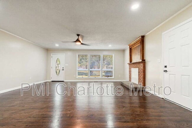 Building Photo - 10707 Walkers Ferry Rd