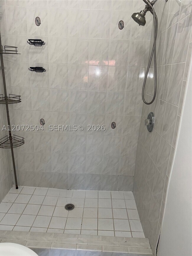 Building Photo - 700 SW 106th Ave