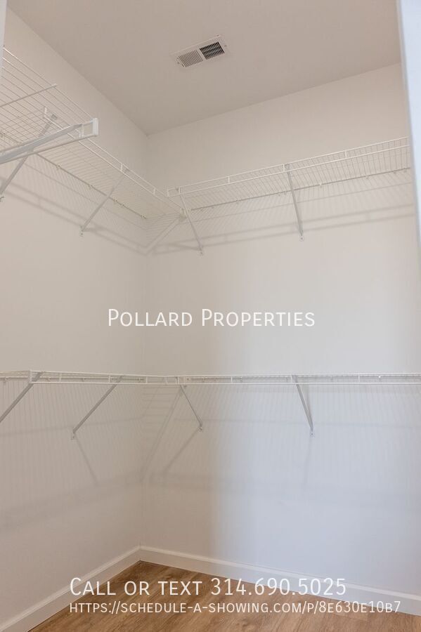 Building Photo - 216 Parkview Dr