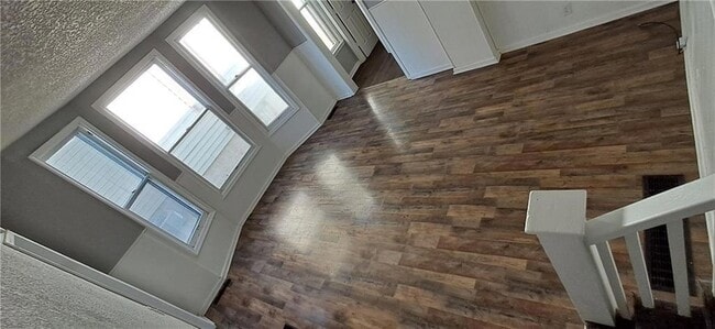 Building Photo - 2418 Jules St