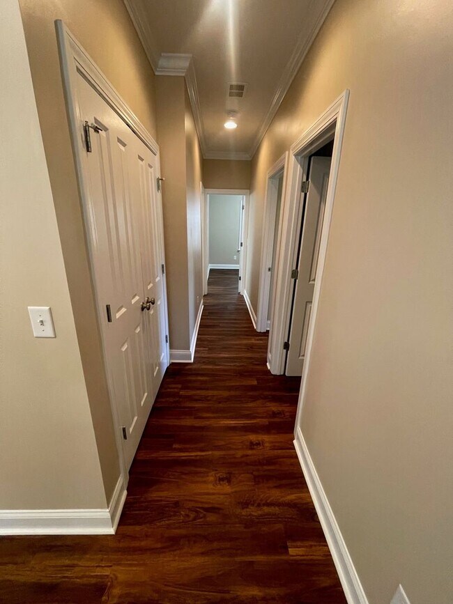 Building Photo - Beautiful 3bed, 2bath Home in Park Circle