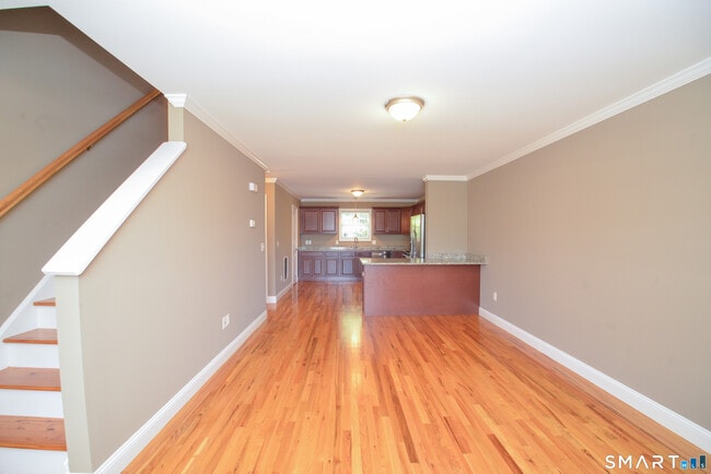 Building Photo - 335-343 Meadowside Rd