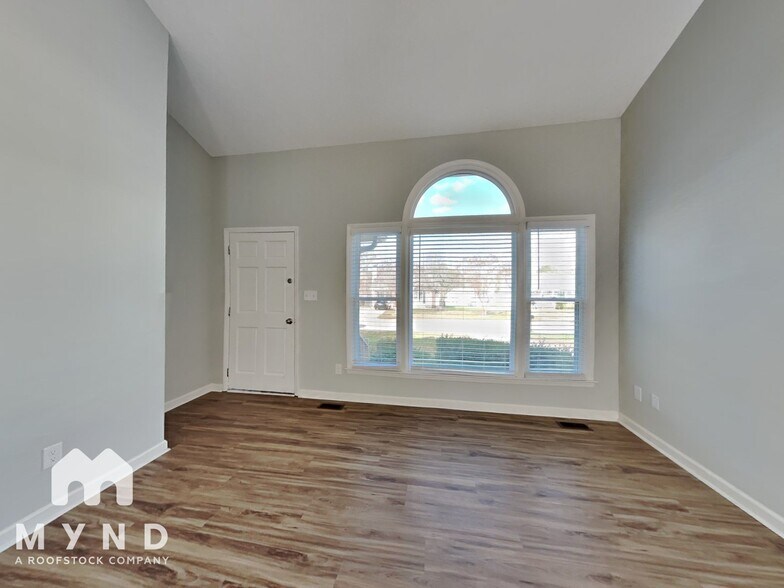 Building Photo - 1205 Spruce Dr