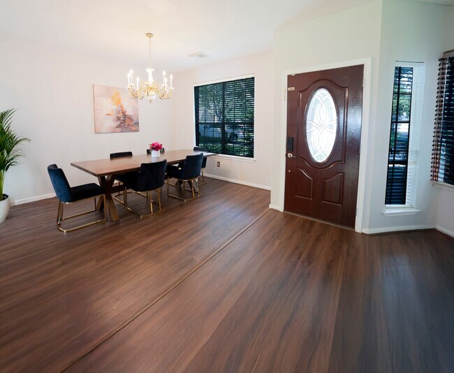 Building Photo - 1123 Woodley Bend