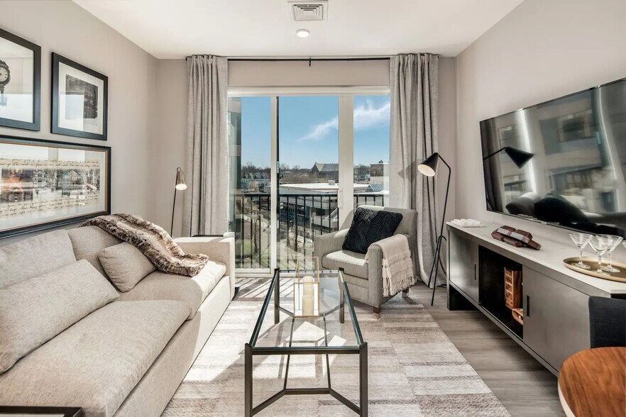 Building Photo - 240 Congress Ave