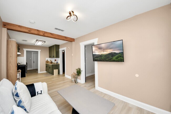 Building Photo - 4415 Hershe St