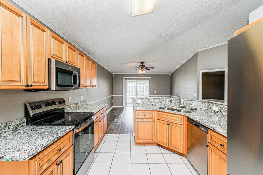 Building Photo - 12934 Lake Vista Dr