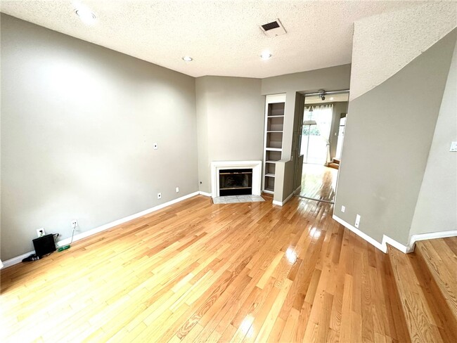 Building Photo - 1097 Blanche St