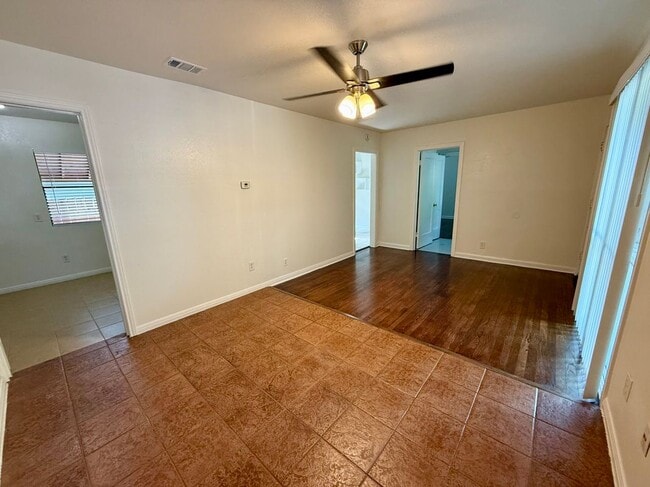 Building Photo - 1400 Justin Ln