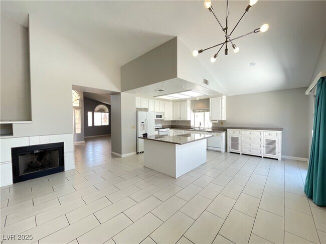 Building Photo - 1332 Royal Creek