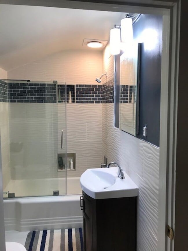 Building Photo - Single Family Located in a Quiet Residential Neighborhood