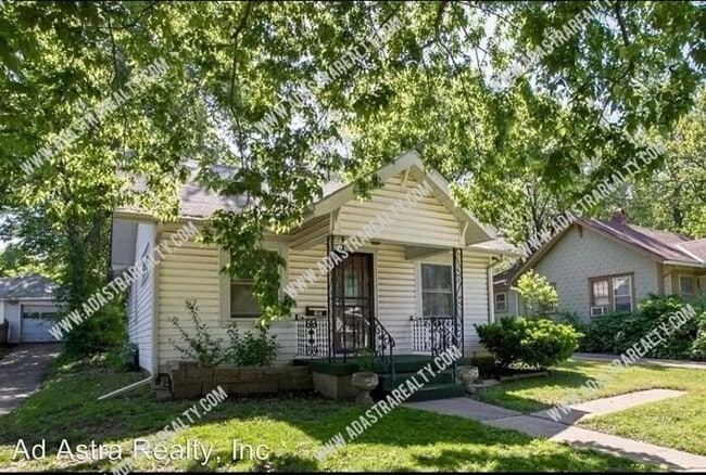 Primary Photo - Awesome Location in Waldo-Available NOW!!