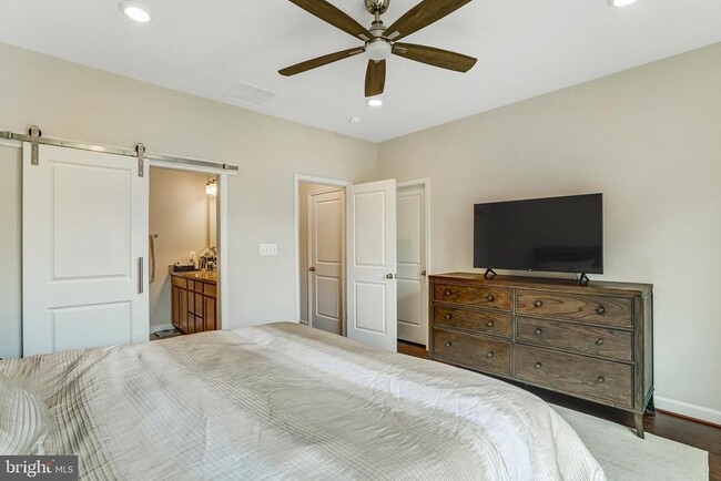 Building Photo - 4420 Fair Lakes Ct
