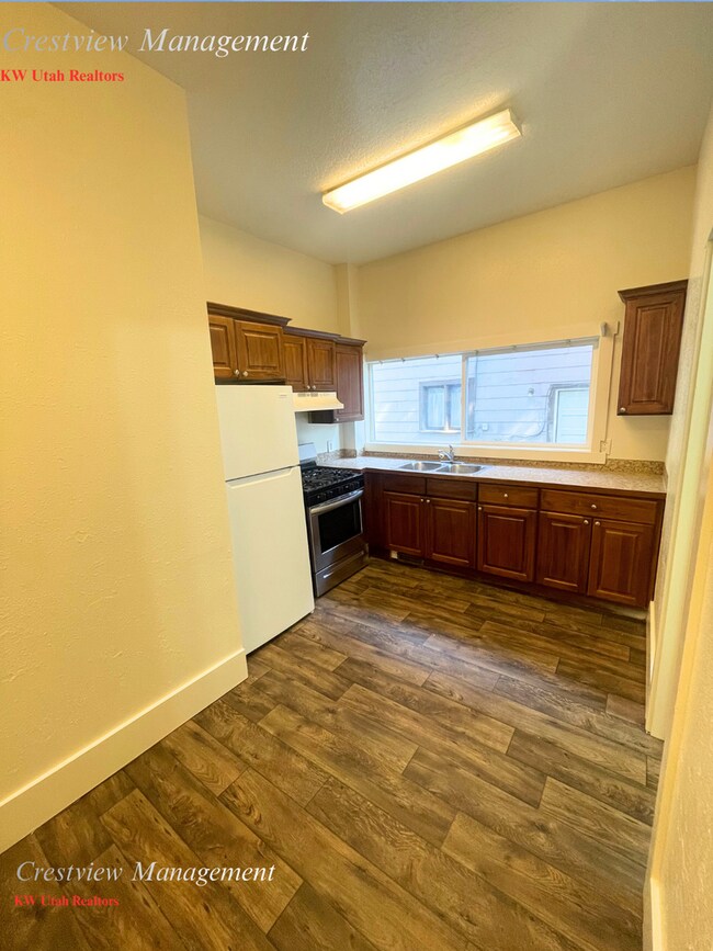 Building Photo - Liberty - Bell Duplex