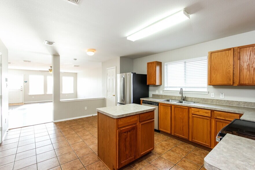 Building Photo - 2720 Murphy Dr