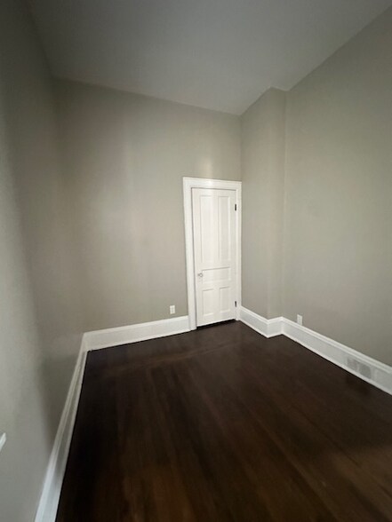 Building Photo - 919 E Clarke St