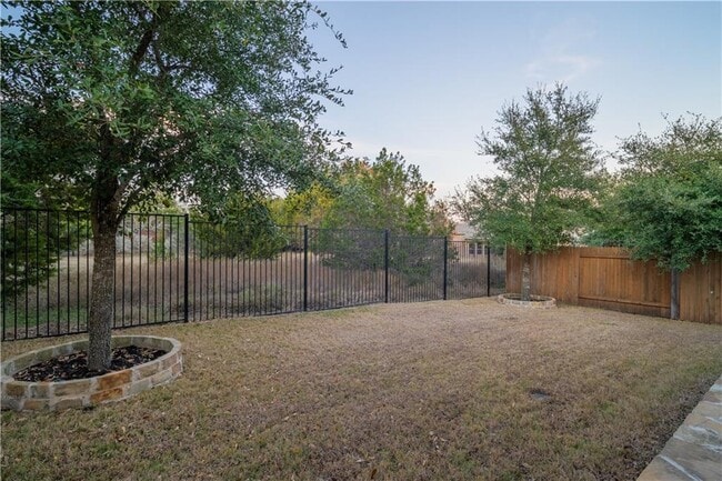 Building Photo - 307 Elderberry Rd