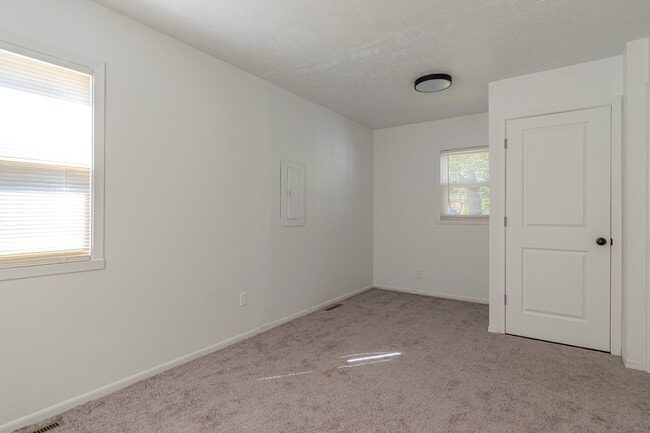 Building Photo - 3541 Blackstone Ave