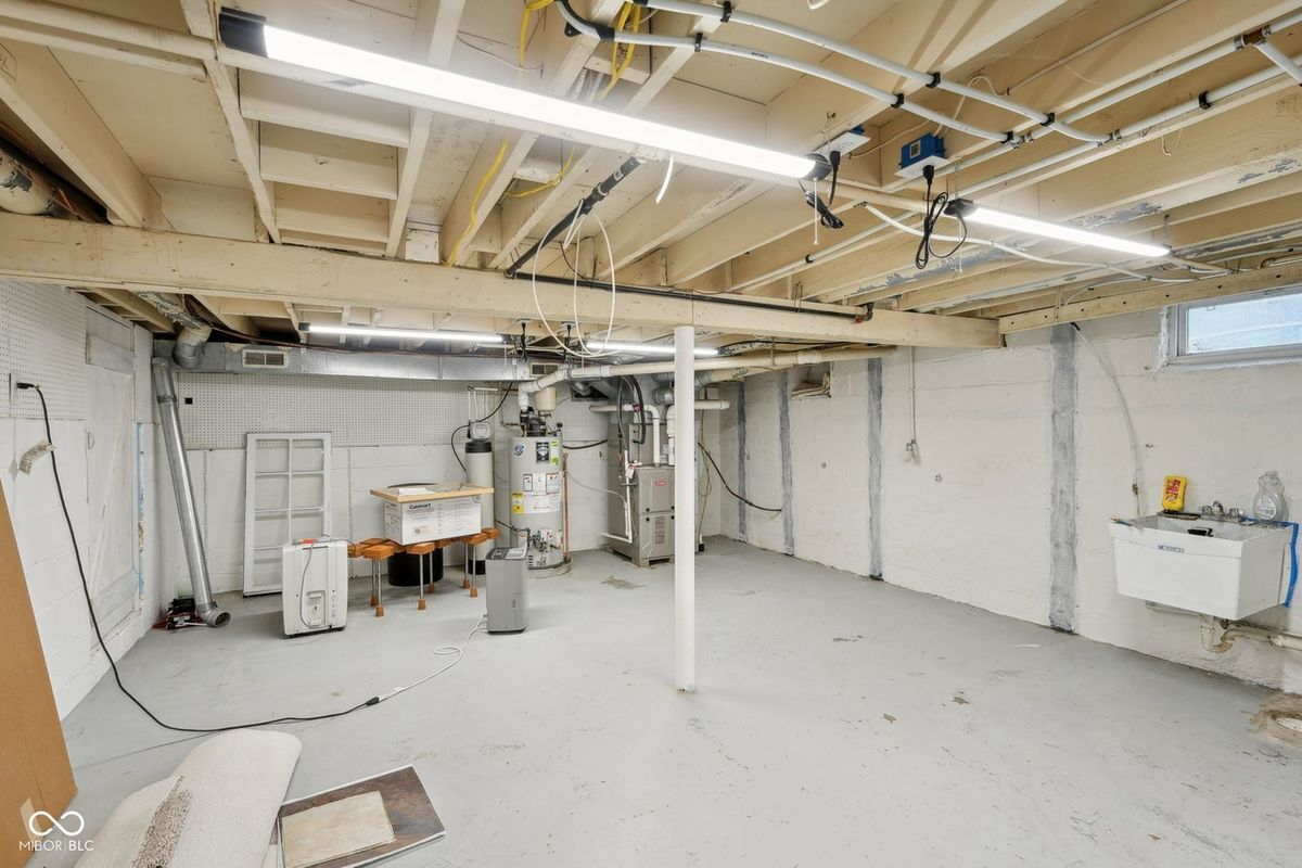 Building Photo - 402 S Adams St