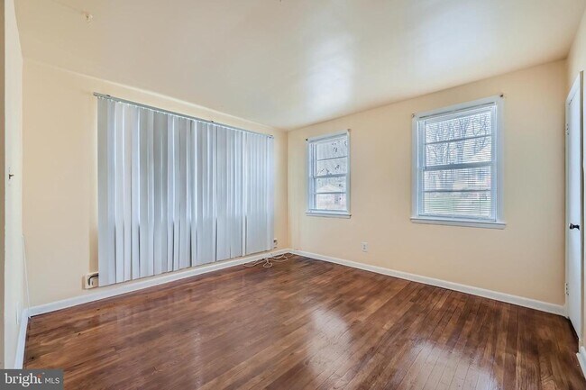Building Photo - 3800 Cedarhurst Rd