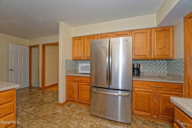 Building Photo - 5 Shamrock Cir