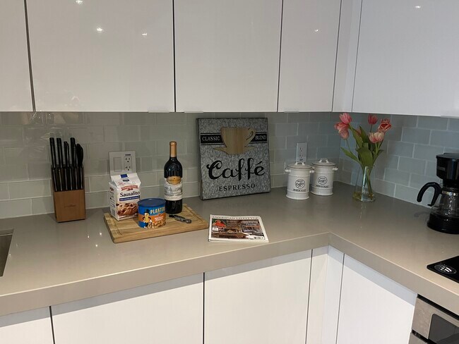 Building Photo - 1600 NE 1st Ave