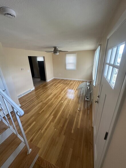 Building Photo - 341 Stevens St