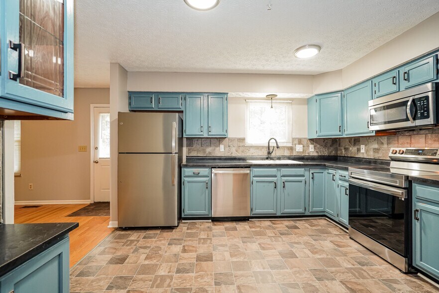 Building Photo - 3976 Maidstone Dr