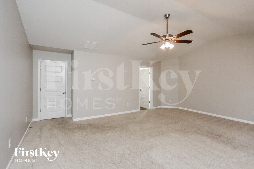 Building Photo - 515 Oak Terrace Dr