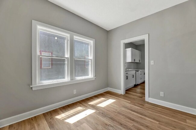 Building Photo - Cute 2 bedroom house near in a great neighborhood, close to shopping, restaurants, and easy highw...