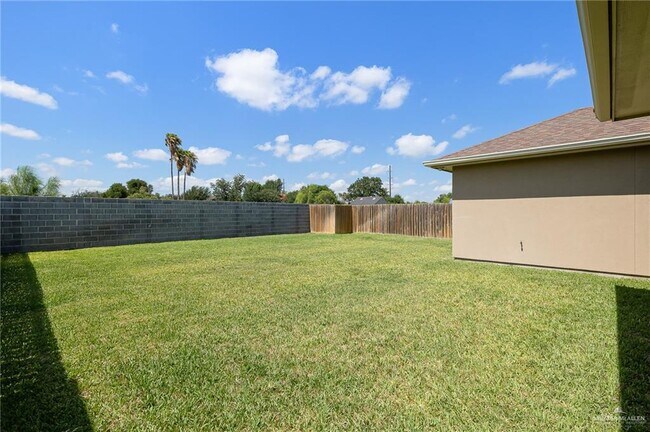 Building Photo - 16 Manchester Dr