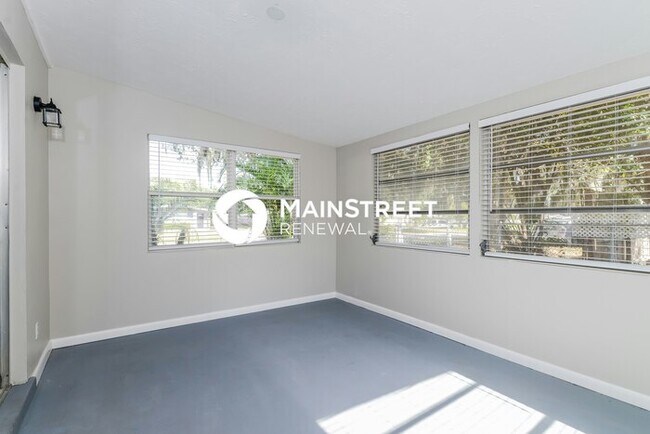 Building Photo - 3 Bedroom Pet-Friendly Home in Sarasota, FL with Main Street Renewal