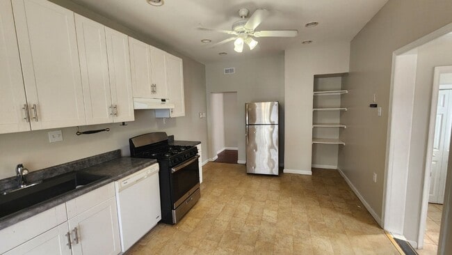 Building Photo - Corner 1st and 2nd flr. unit with central ...