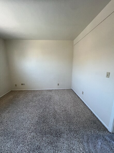 Building Photo - 5822 Kingman Ave