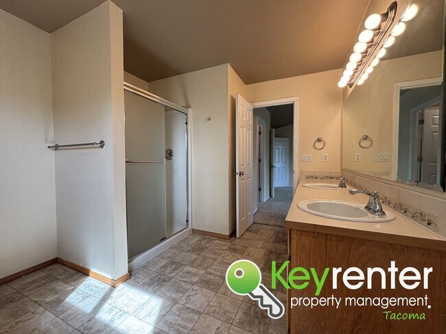 Building Photo - Elegant Browns Point Living with Backyard ...