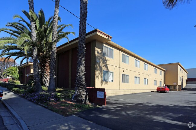 Building Photo - Hallmark Apartments