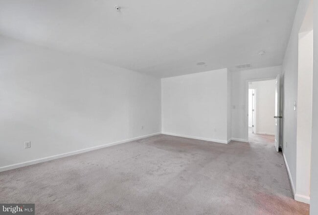 Building Photo - 8008 Hubble Dr