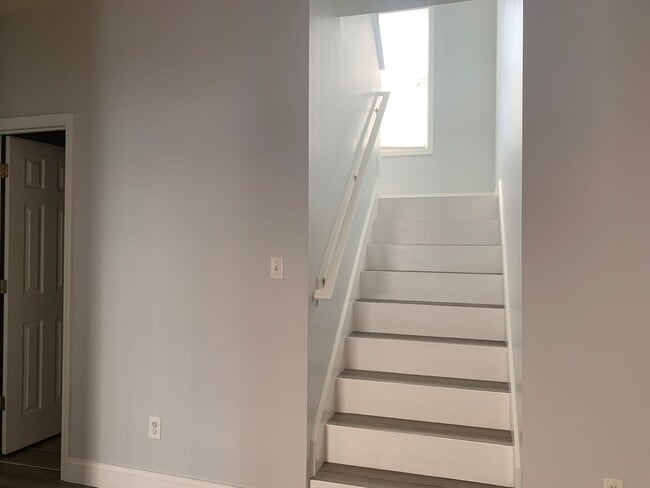 Building Photo - Five Bedroom Home in Falcon Bridge