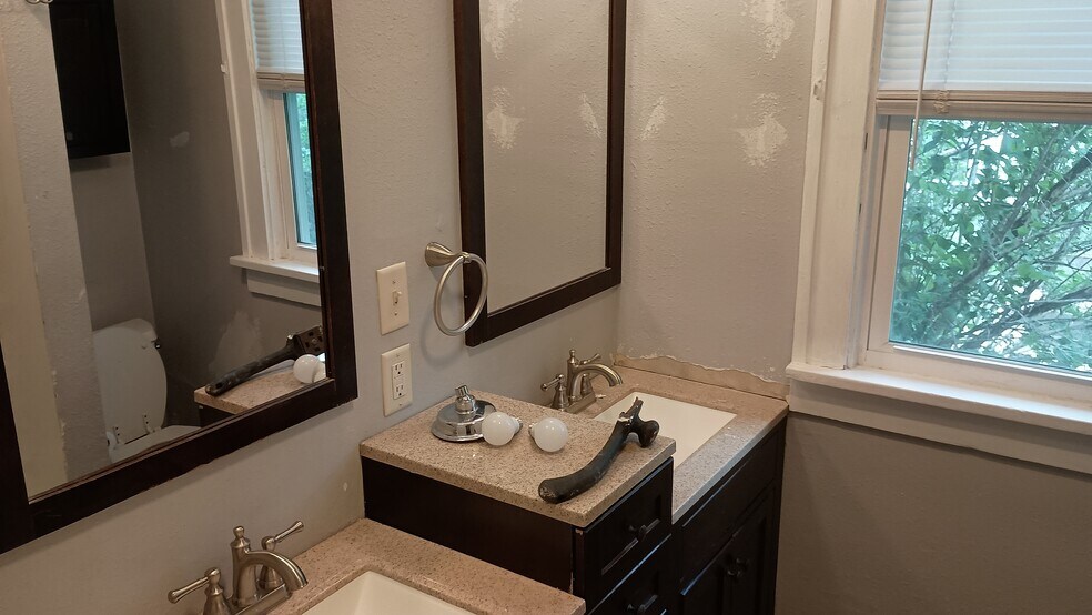 Building Photo - 1801 S Spring Ave