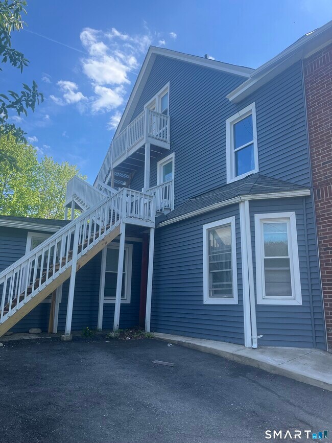 Building Photo - 23 Highland Ave