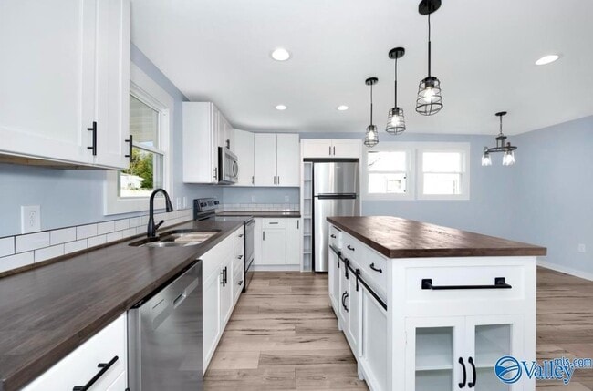 Building Photo - 3904 Cypress Ave SW