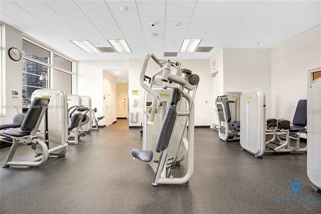 Building Photo - 1200 Brickell Bay Dr
