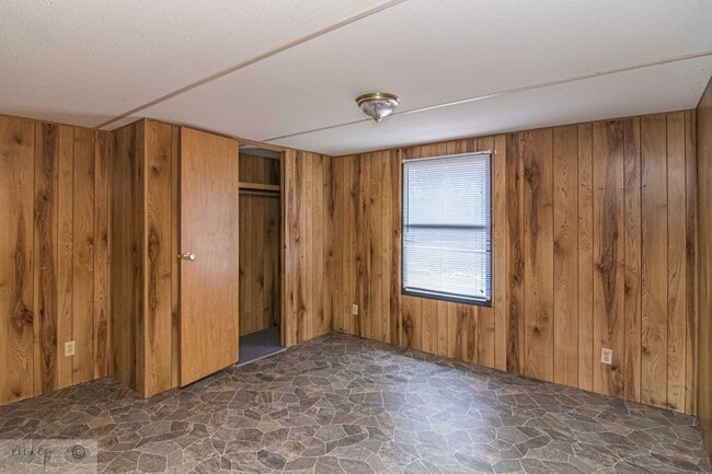 Building Photo - 111 Clover Ridge Dr